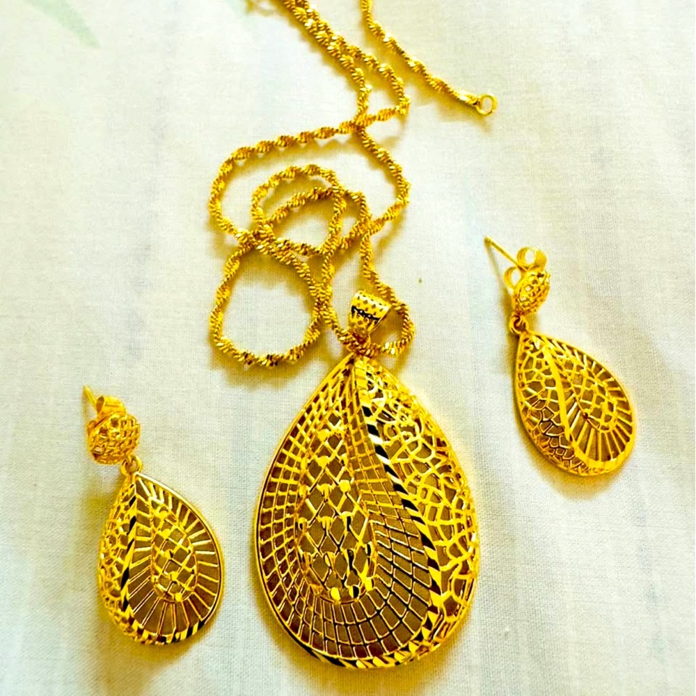 Elegant Gold Filigree Jewelry Set gold plated